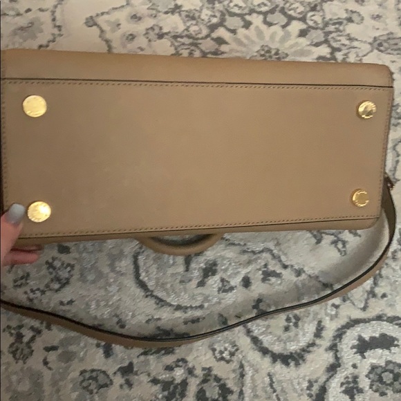 Michael Kors purse with shoulder strap - Picture 4 of 6